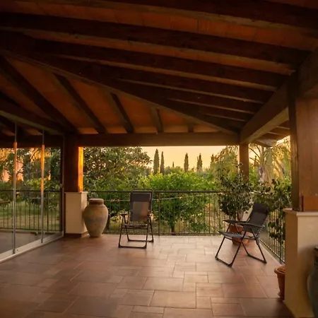 Casa Borgo Parrini * Партинико
