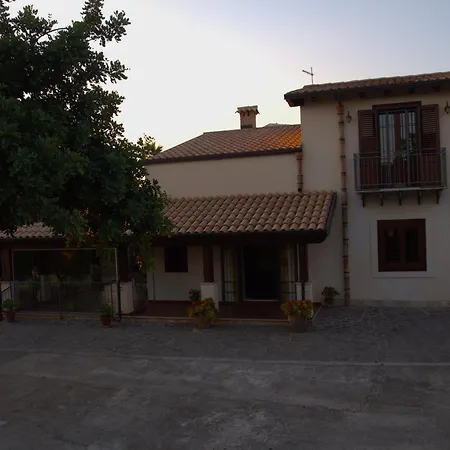 Casa Borgo Parrini Партинико